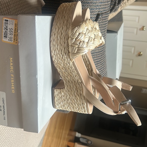 Marc Fisher platform wedge - Picture 4 of 4